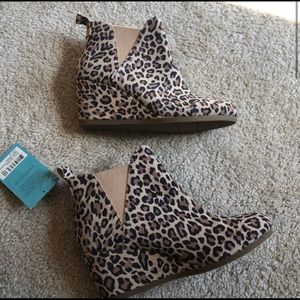 Toms Kelsey leopard suede wedge booties 9.5
